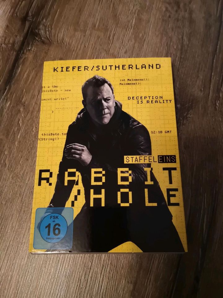 WIE NEU "Rabbit Hole" mit Sutherland Staffel 1 DVD Krimi-Serie in Vechta