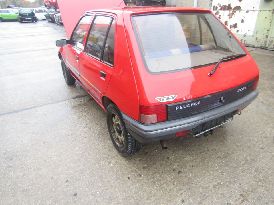 Ersatzteile Peugeot 205 1993 Benzin Color Line rot Schlachtfest in Wurzen