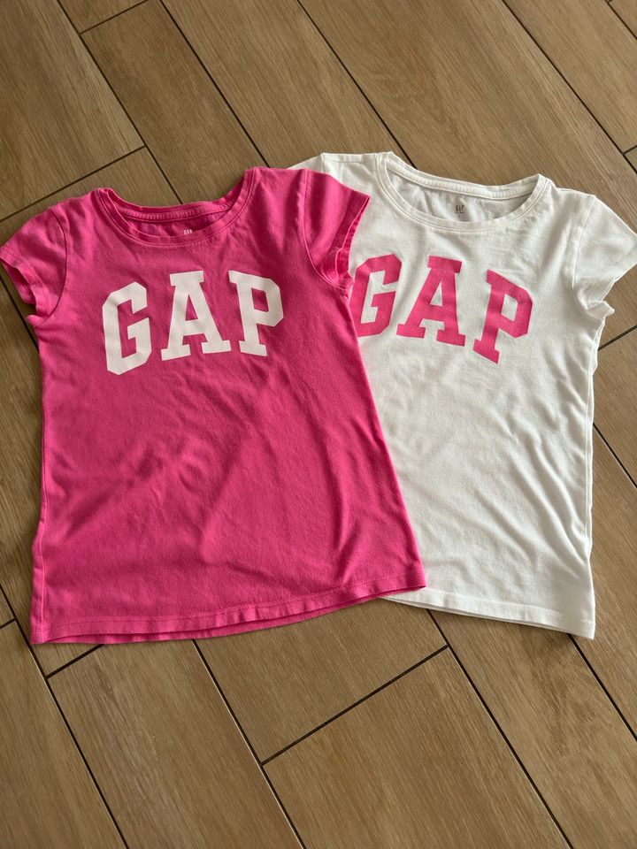 GAP Sweatshirtjacke, 2 Tshirts in Bottrop