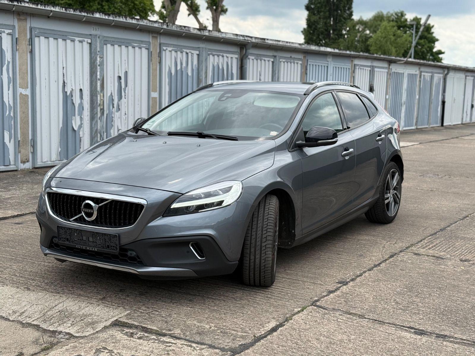 Abbildung des Autos Volvo V40 Cross Country …