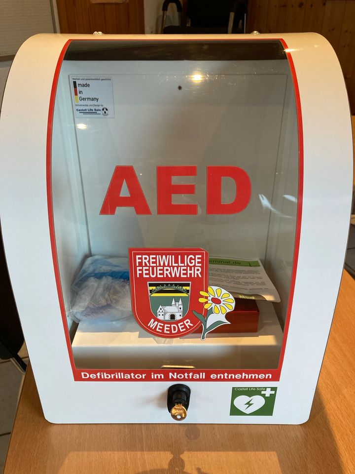 AED Defibrillator Wandkasten Defi BRK Feuerwehr in Meeder