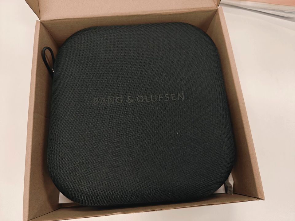 OnePlus x Bang & Olufsen Beocom Portal Limited Edition Headset in Sindelfingen