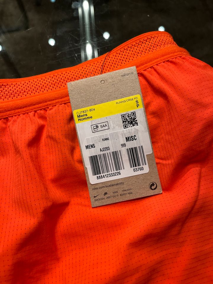 Nike Dri Fit ADV Aeroswift shorts S 2inch orange NEU in Nideggen / Düren