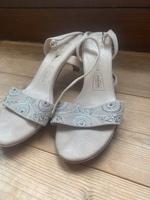 Beige Peter Kaiser mit Swarovski Elementen Stöckelschuhe (38) Bayern - Stephanskirchen Vorschau