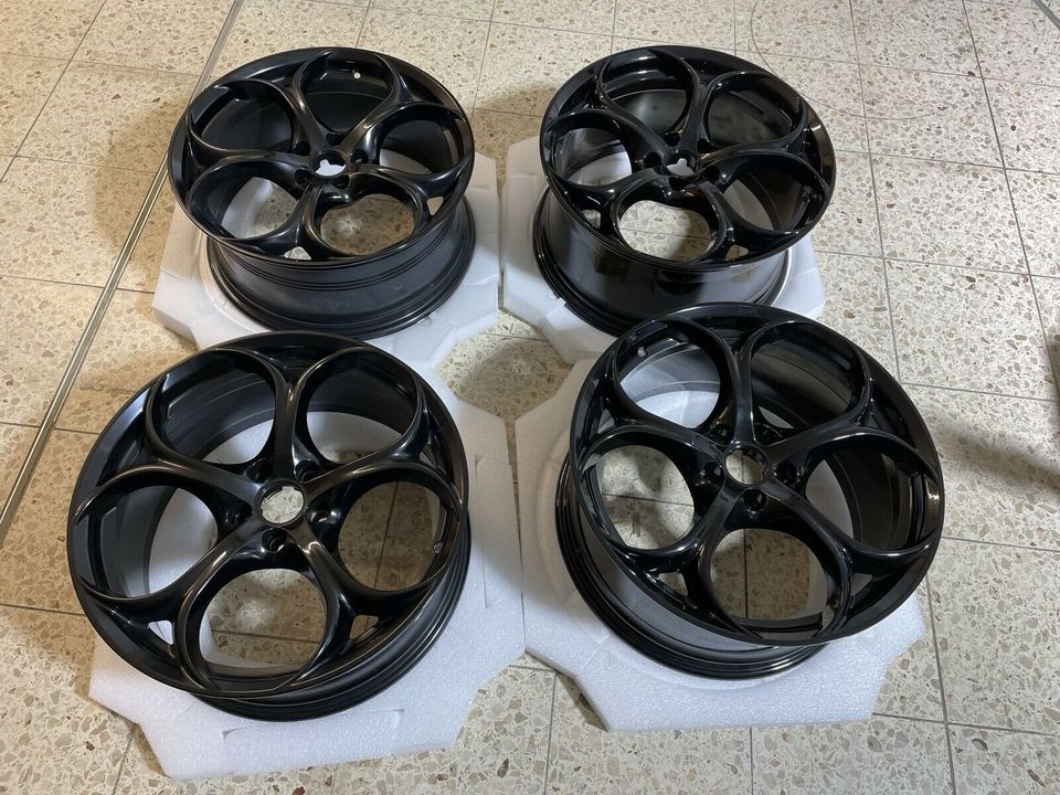 Originale Alfa Romeo giulia veloce 19 felgen 9x19 8x19 black glos in  Baden-Württemberg - Kuchen | Reifen & Felgen | eBay Kleinanzeigen ist jetzt  Kleinanzeigen