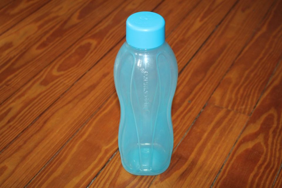 Tupperware Eco Flasche blau 1 L in Hamburg