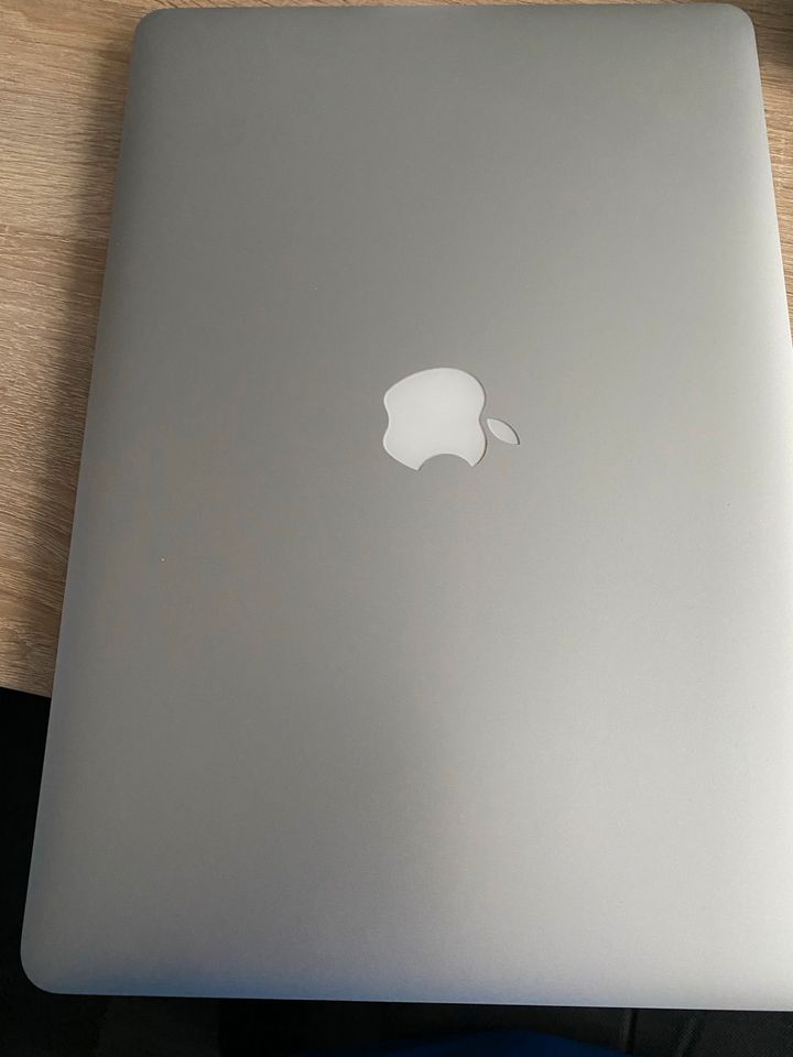 Apple MacBook Pro 15.4 Silber, 256GB in Berlin