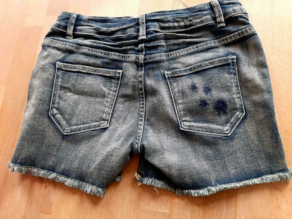 Kurze Jeans Größe 164 verstellbar im Bund in Dahlum