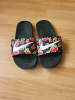 Schwarze Nike Sandalen mit Kirschen  Rheinland-Pfalz - Ludwigshafen Vorschau