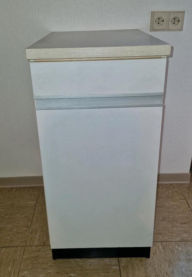 Schrank Küche Bestellschrank mit Schublade weiß schlicht in Neuwied