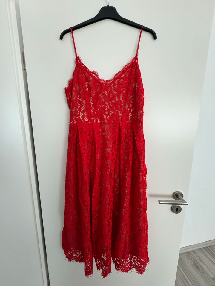 Rotes Spitzenkleid von H&M in Essen