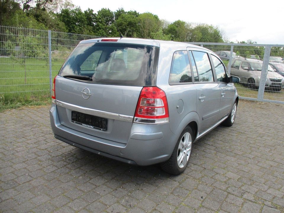 Opel Zafira B Edition/S-Heft/8f-Bereift/PDC in Herzberg am Harz