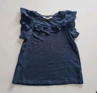 Shirt Top in dunkelblau mit Spitze von H&M Größe 122/128 Niedersachsen - Geestland Vorschau