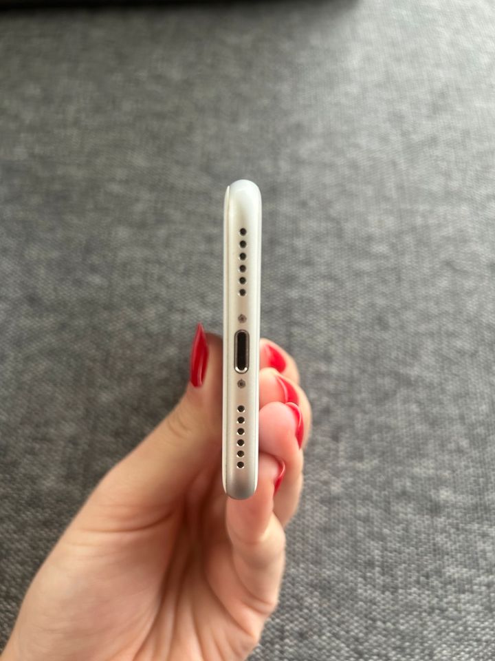 iPhone 8 in silber, 64 GB mit OVP in Würzburg