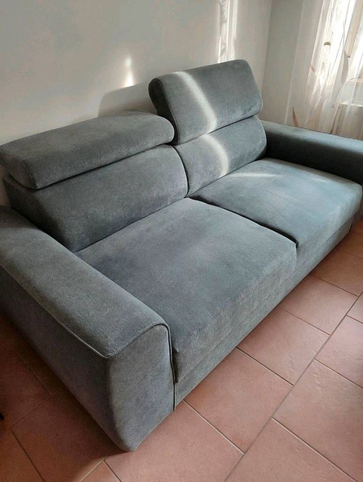 Sofa / Couch (3-Sitzer/hochwertig/grau) in Kraichtal