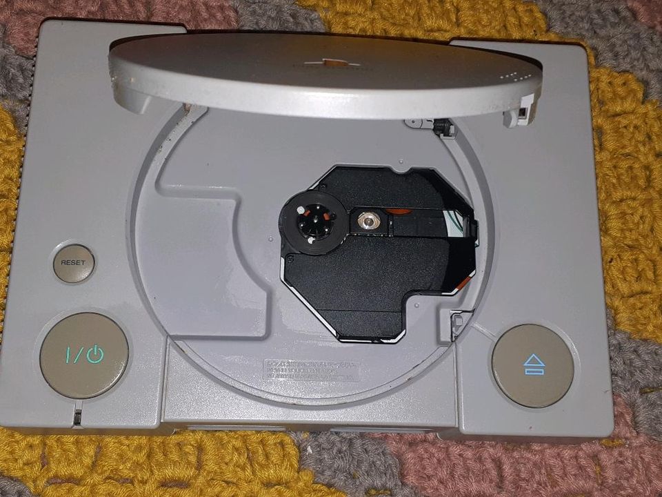 Playstation 1 mit 1 Controller in Jüchen