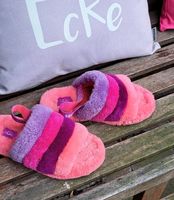 UGG Mädchensandalen Gr.35 Pink/Lila Nordrhein-Westfalen - Harsewinkel - Greffen Vorschau