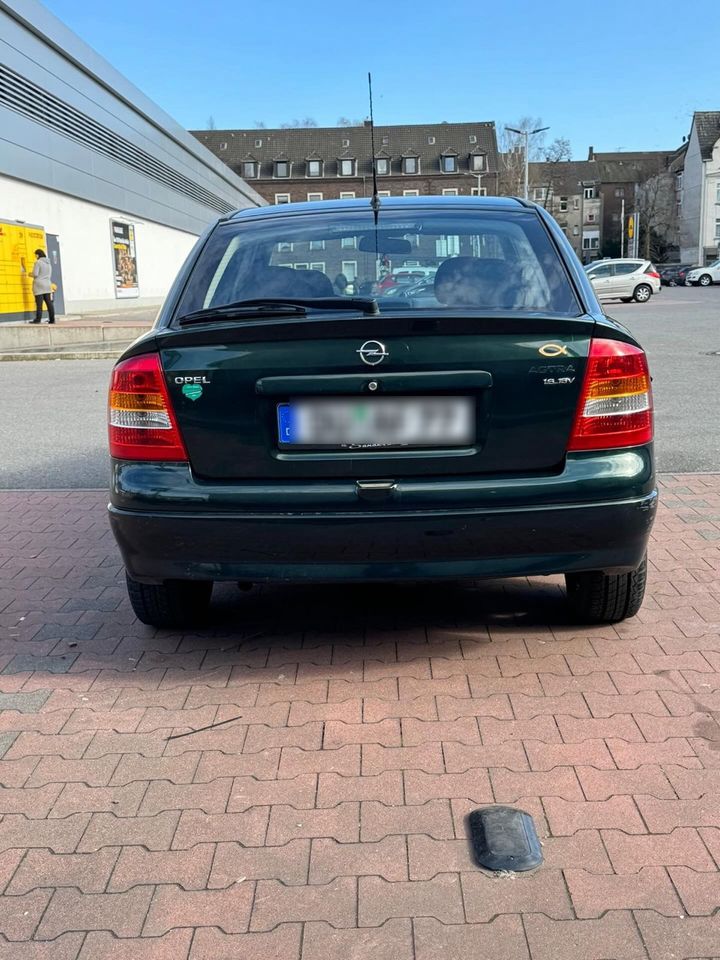 Opel Astra 1.6 benziner in Duisburg