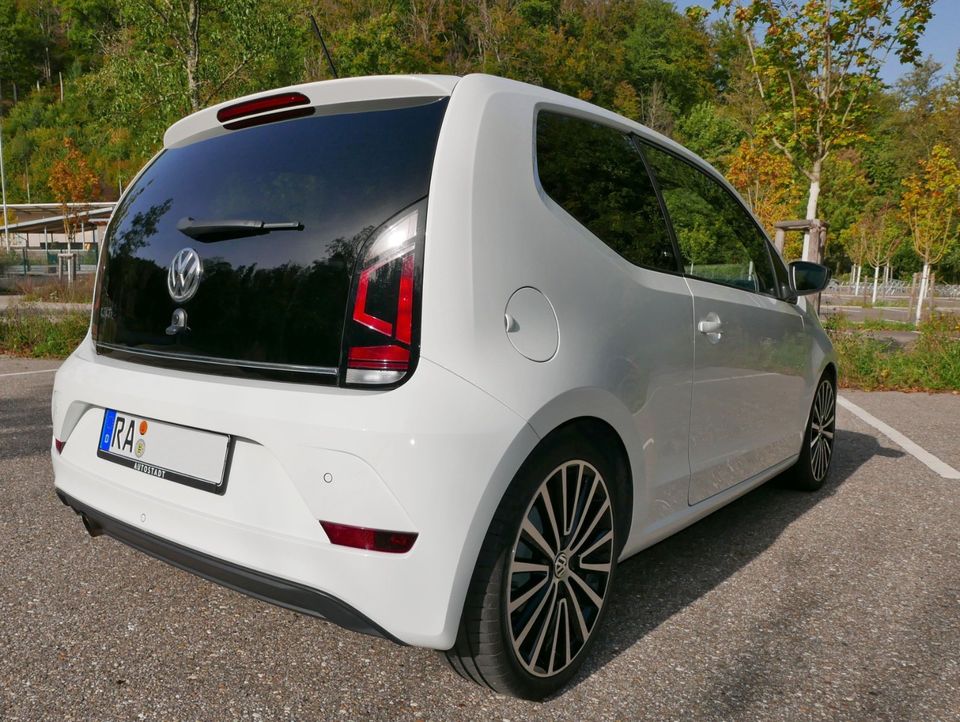 Sportlicher VW UP TSI BlueMotion 90 PS 2018 in Gaggenau