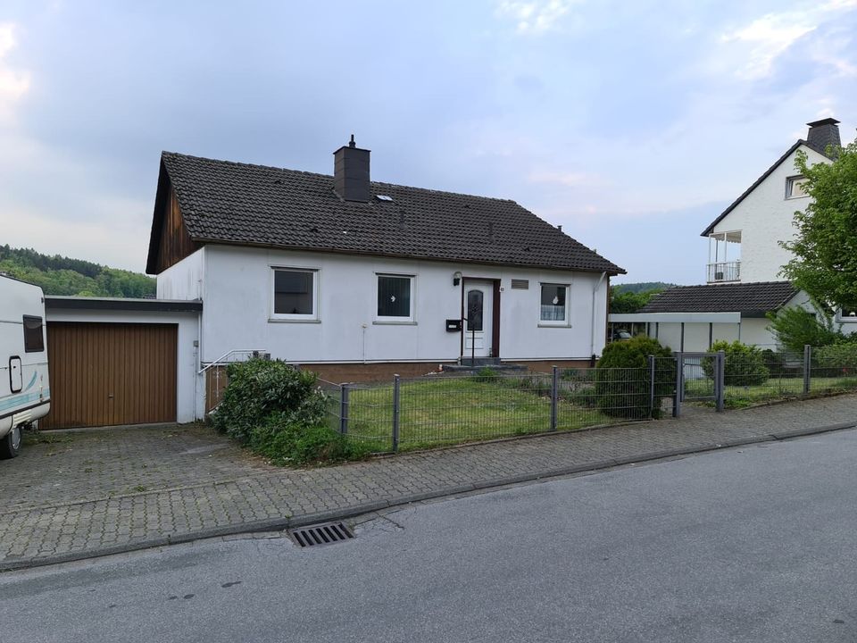 Schönes Ein-/Zweifamilienhaus mit großem Grundstück in zentraler Lage in Neuenrade