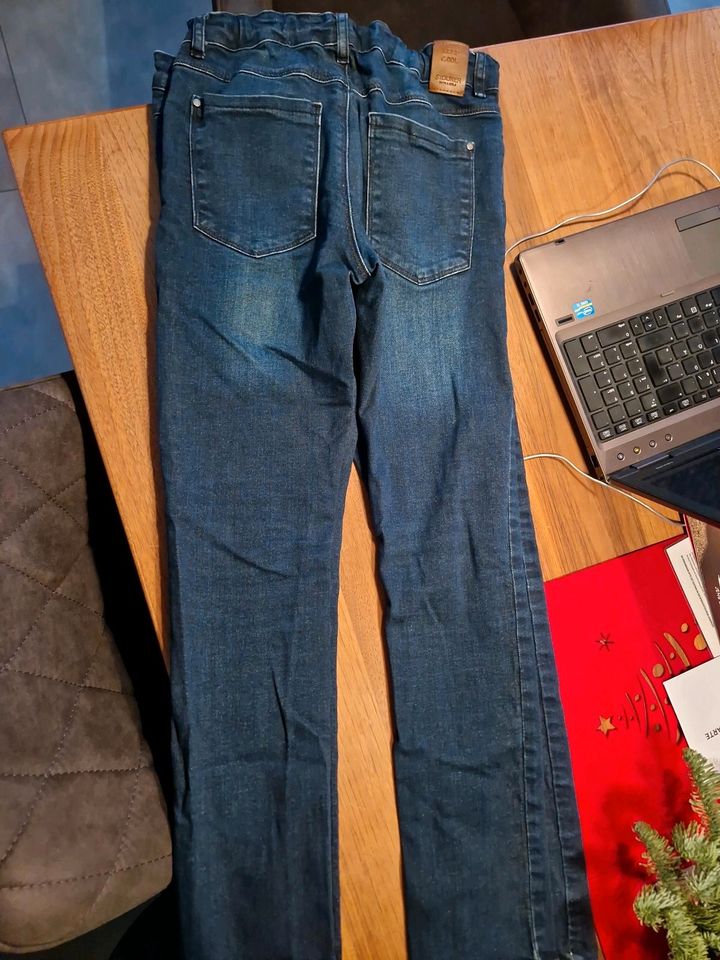 2 Jeans 146 slim fit stretch STOOKER  wie Levis NEUWERTIG in Dietzenbach