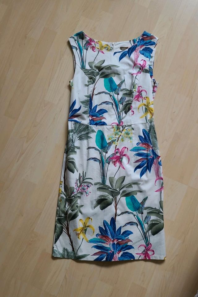 Kleid The Hackbarth's weiß mit Blumen Gr. L in Hamburg