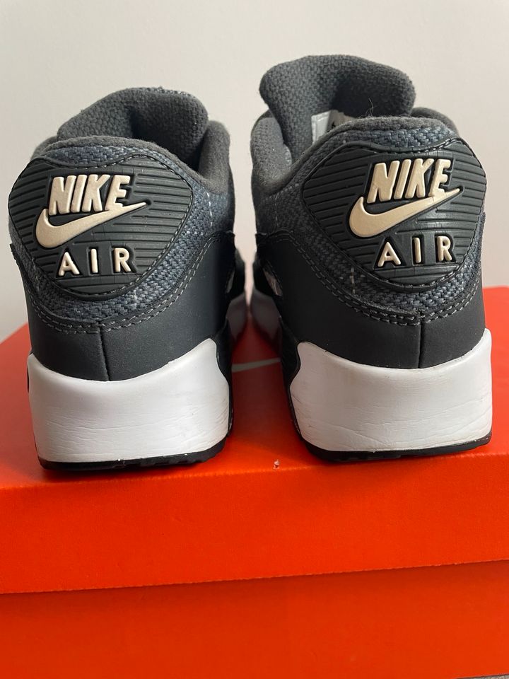 Nike - Air Max / Grau / Gr 37,5 in Linkenheim-Hochstetten