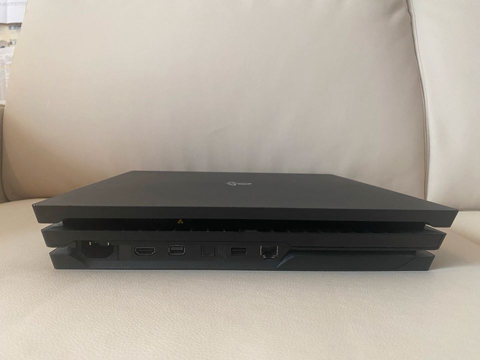 Ps4 pro Super Zustand plus Spiele! in Saerbeck