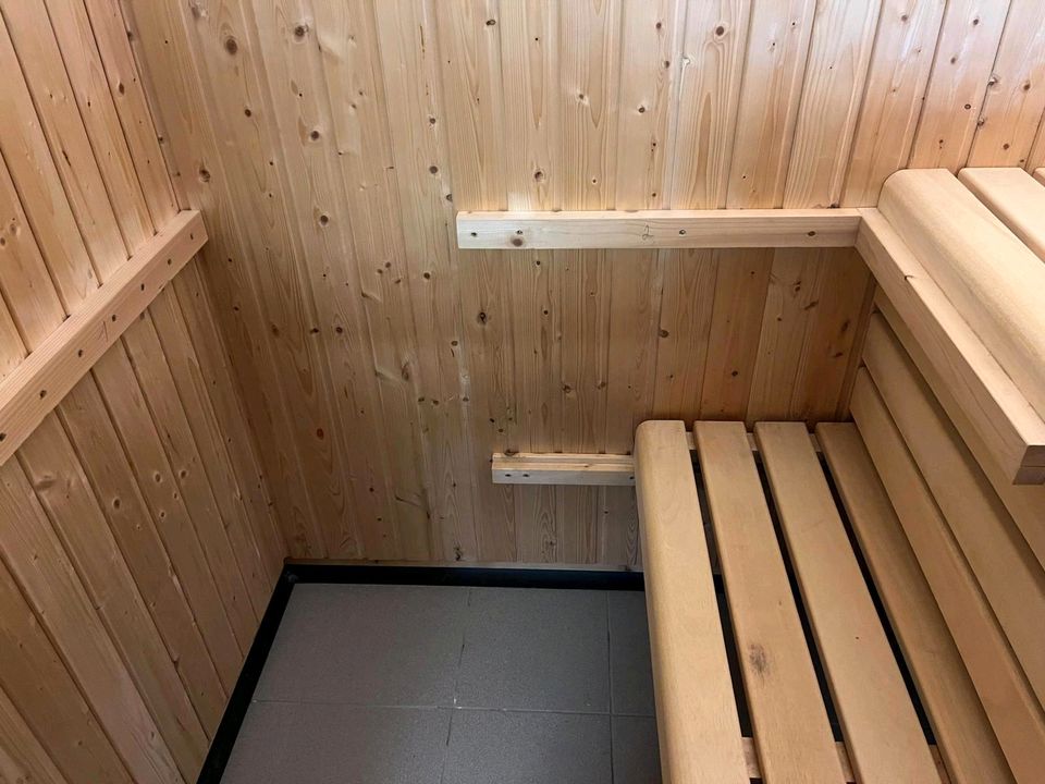 Sauna, auseinandergebaut in Hille