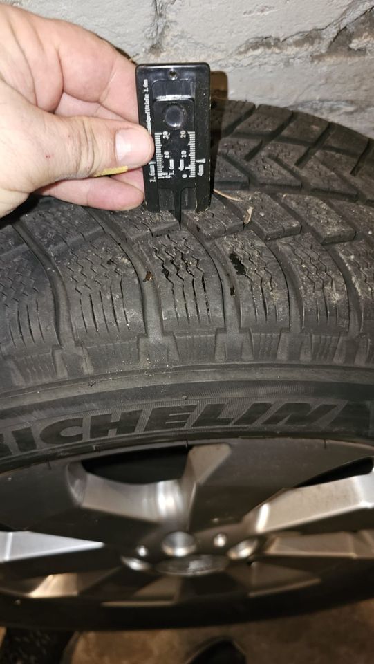 255-55 R18 Alufelgen Mit Michelin M+S Reifen mit ca 6,5mm in Marl