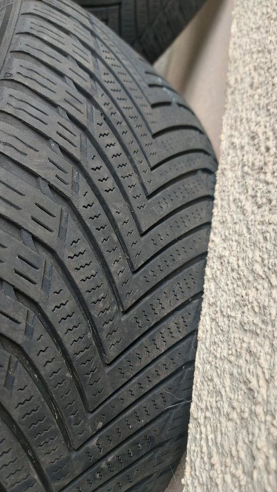 Allwetter Reifen 215/45 R17 All season in Wiehe