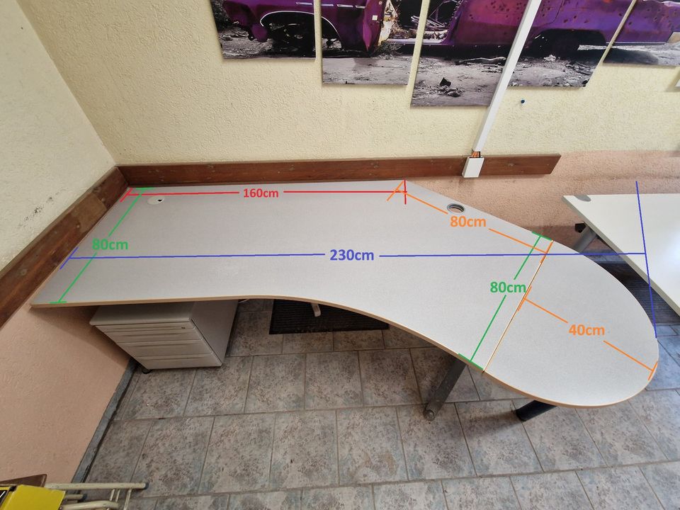Schreibtisch Bürotisch geschwungen höhenverstellbar grau in Heilsbronn