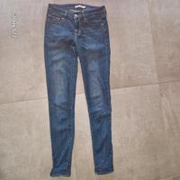 Levis 711 skinny Stretch Röhre W25 Gr.36 Top Zustand Hessen - Biebertal Vorschau