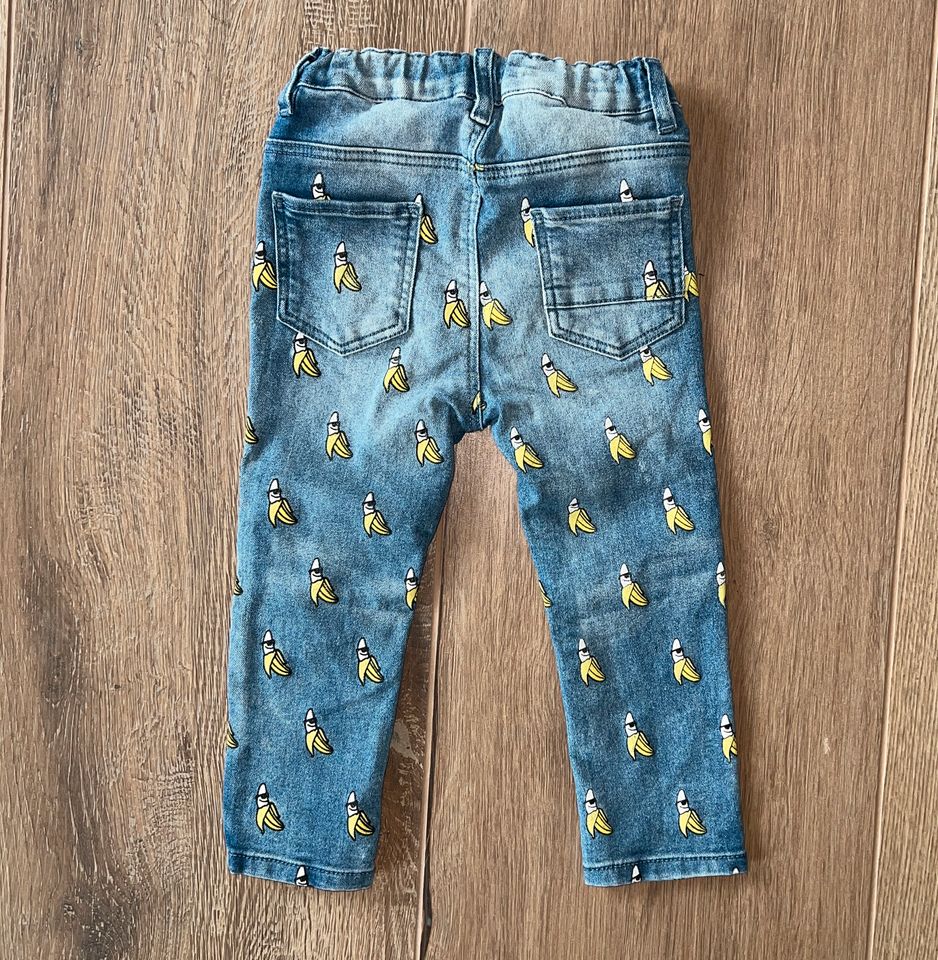 blaue Jeans Hose mit Bananen von H&M Gr. 86 in Hessisch Oldendorf