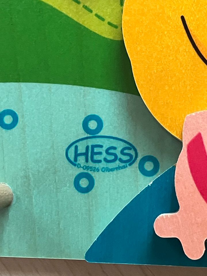 Neuwertige Garderobe von Hess für Kinder aus Holz in Plauen