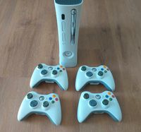 XBOX 360 weiss mit 4 Controllern Baden-Württemberg - Erbach Vorschau