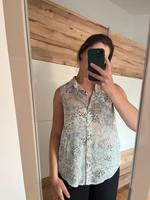 Hübsche, ärmellose Bluse mit floralem Muster Bayern - Pocking Vorschau