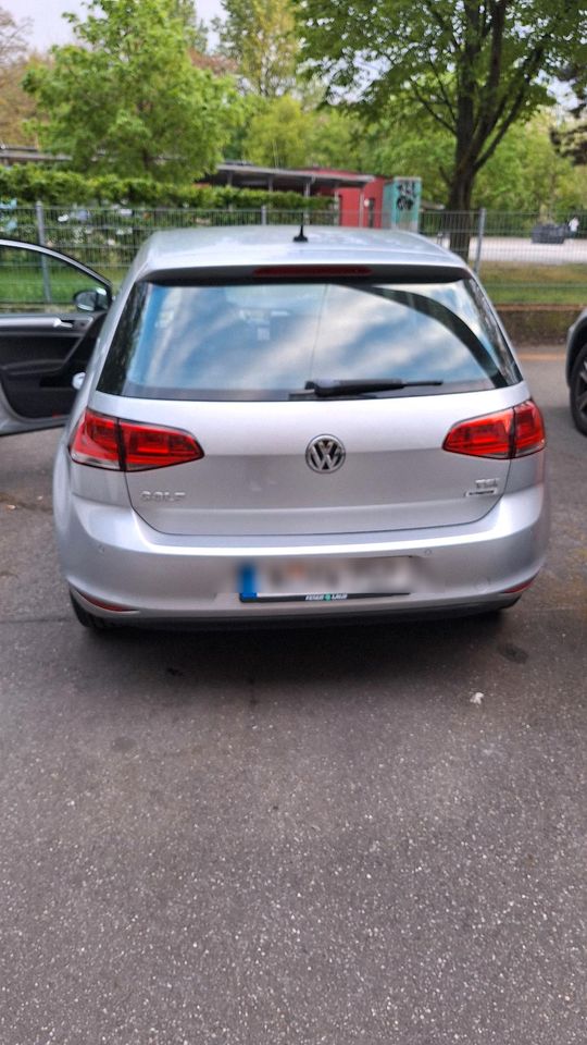 Volkswagen Golf VII in Nürnberg (Mittelfr)