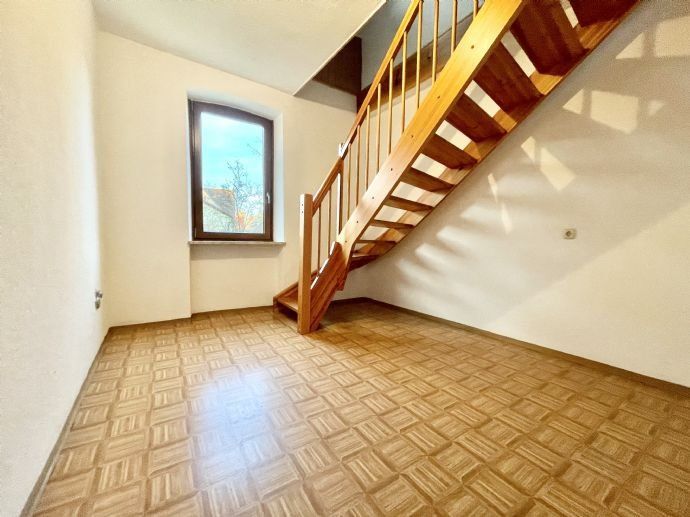 Sofort frei! Helle 3-Zimmer-Wohnung mit ca. 66,79 qm im 1.Obergeschoss in ruhiger Lage von Uehlfeld in Uehlfeld