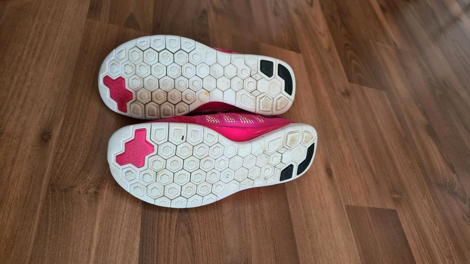 Nike free Schuhe in pink 38,5 in Laatzen