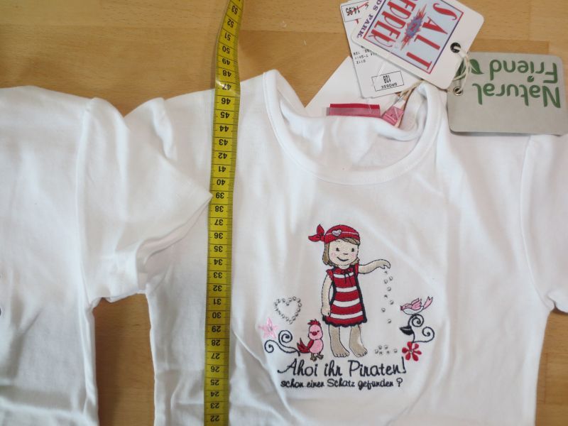 2x NEU mit ETIKETT SALT& Pepper süße Shirts weiß mit Piratin 128 in Dieburg