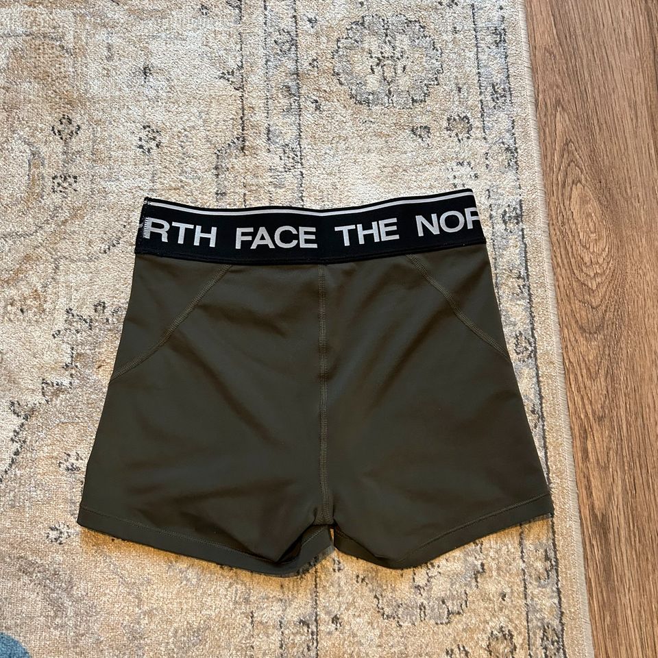 Neue The North Face Shorts Sporthose kurze Hose in Kamp-Lintfort