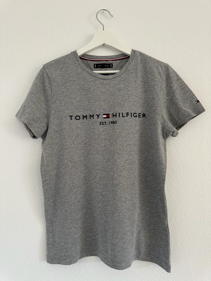 Tommy Hilfiger Tshirt Gr. S zu verkaufen ! in Stolberg (Rhld)