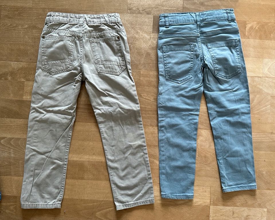 2 Jeans Hosen im Set, beige und graublau, Gr. 116 in Bad Nauheim