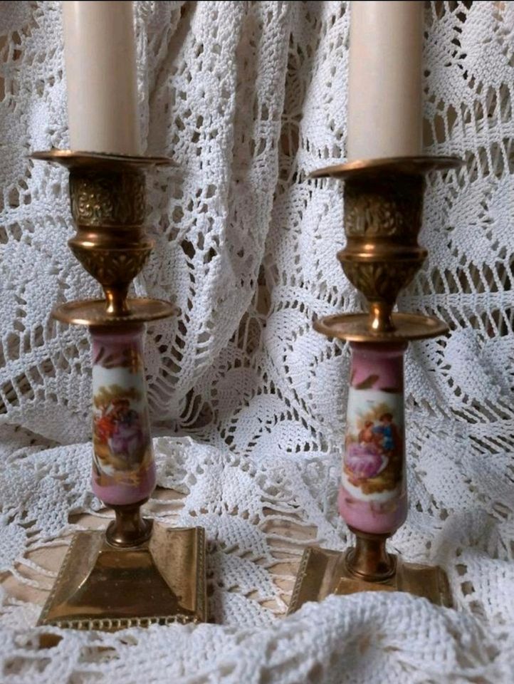 Messing Porzellan Kerzenständer Fragonard in Idstein