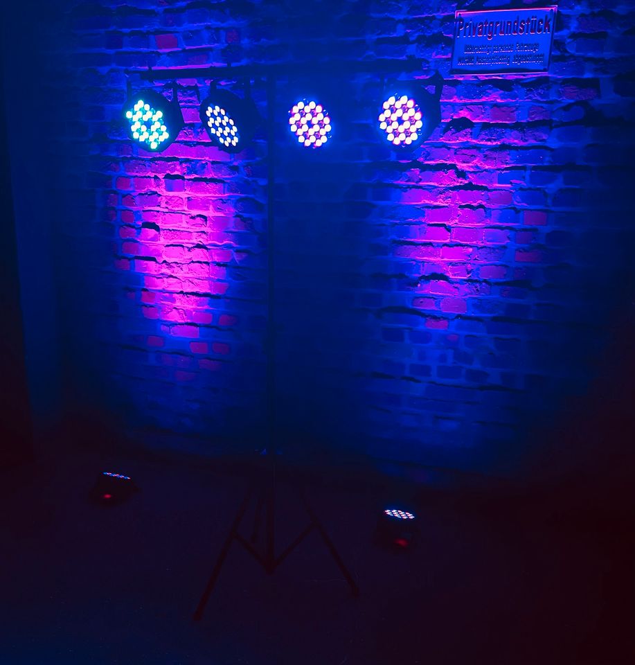 ⚡ Lichtanlage mit 4 LED Par Lights mieten in Köln ⚡ Partylicht Discolicht Lichttechnik Veranstaltungstechnik Lichtset Partybeleuchtung Eventbeleuchtung Hochzeitsdeko Hochzeit Verleih Nebelmaschine in Köln