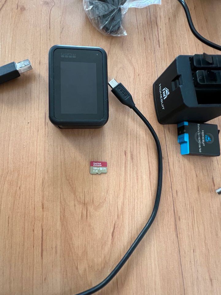 GoPro Hero 8 inkl 128 GB Speicherkarte und viel Zubehör in Kirchheim am Neckar