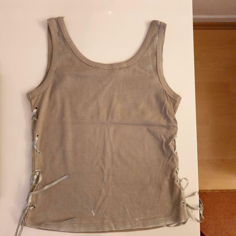 Sehr schöner Ärmelloser Damen Shirt.Grösse L.Neuwertig.In Düsseld in Düsseldorf