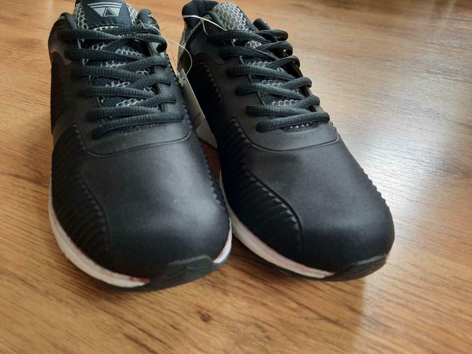 Neu Gr.42 Herren/ Jungen Sport-Freizeit-Schuhe in Zielitz