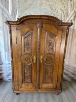 ANTIKER BODENSEE SCHRANK BAROCKSCHRANK 1827 EICHE MASSIV HAND GESCHNITZT - Versand möglich 99 Euro - Wir sind für Sie da lokal in 86830 Schwabmünchen oder online ARTHOME24 Bayern - Schwabmünchen Vorschau